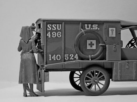 Сборная модель 1/35 Санитарный автомобиль Модель Т 1917 г. с медицинским персоналом США ICM 35662