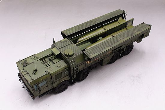 Сборная модель 1/35 баллистическая ракетная система Искандер-М 9K720 Iskander SS-26 Stone Trumpeter 01051