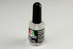 Рідкий клей для моделей Liquid Cement for Plastic large Brush Italeri 3989