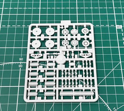 Збірна модель 1:72 вогнеметний танк РМ-1/І UM 481