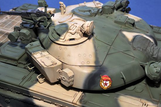 Сборная модель 1/16 основной боевой танк Т-72Б Trumpeter 00924