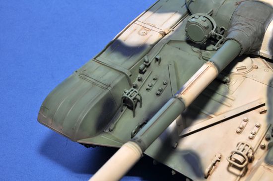 Сборная модель 1/16 основной боевой танк Т-72Б Trumpeter 00924
