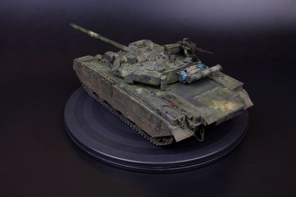 Collectable assembly model T-84U Oplot 1/35 Trumpeter
