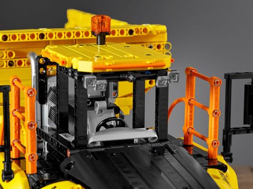 Конструктор LEGO Technic Шарнирный самосвал Volvo A25F 6х6 Lego 42114