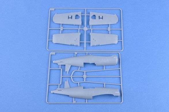 Assembled model 1:48 aircraft F4U-7 Corsair French Navy HobbyBoss 80392