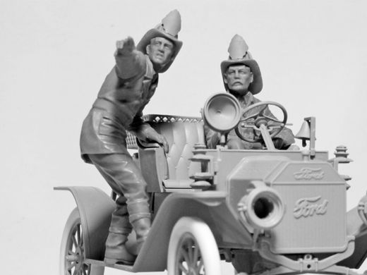 Фігури 1/24 Екіпаж американської пожежної машини (1910-ті) (2 фігури) ICM 24006