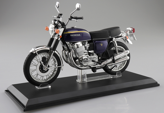 Модель в масштабе 1/12 мотоцикла Honda CB 750 Four K2 Purple Aoshima 10659