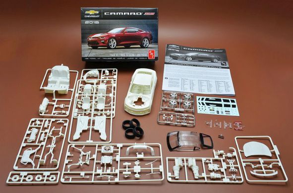 Збірна модель 1/25 автомобіля 2016 Chevrolet Camaro SS AMT 00979