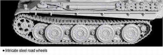 Сборная модель 1/72 германский танк Sd.Kfz.171 Panther G со стальными дорожными колесами Dragon D7339