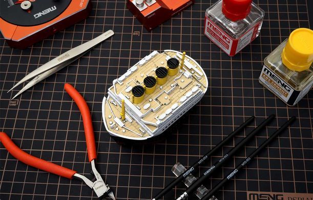 Assembled model ship Royal Mail Ship Titanic Meng Model MOE-001