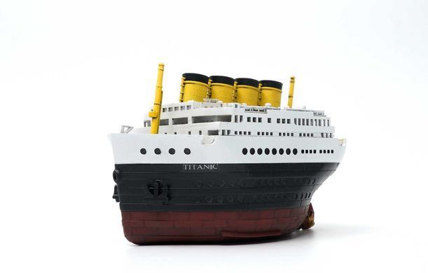 Assembled model ship Royal Mail Ship Titanic Meng Model MOE-001