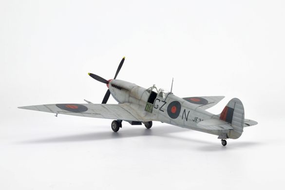 Сборная модель 1/48 винтовой самолет Spitfire HF Mk.VIII ProfiPack Edition Eduard 8287