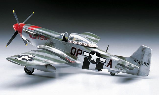 Assembled model 1/32 fighter North American P-51D Mustang Hasegawa 08055